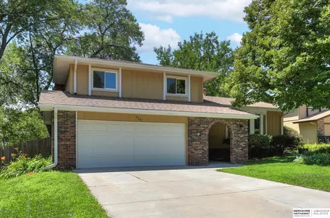 918 S 152 Cir, Omaha, NE 68154