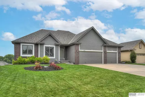 8014 N 164 St, Bennington, NE 68007