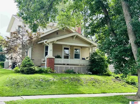 928 S 37th St, Lincoln, NE 68510