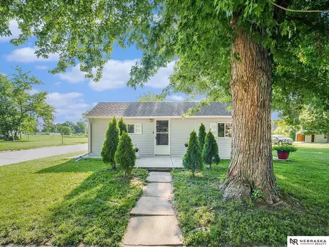 842 Redwood Ave, Crete, NE 68333