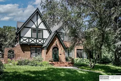 1844 N 52 St, Omaha, NE 68104