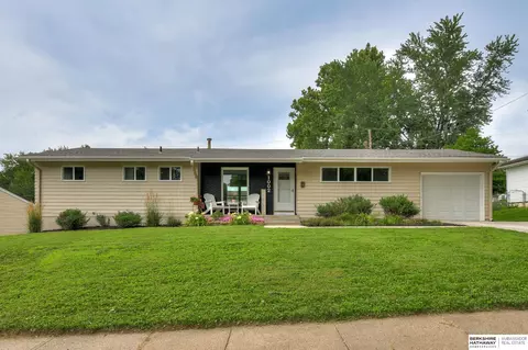 1002 Lemay Dr, Bellevue, NE 68005