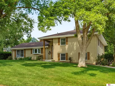 2133 S 109 St, Omaha, NE 68144