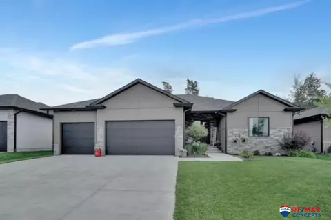 9832 S 80th St, Lincoln, NE 68516