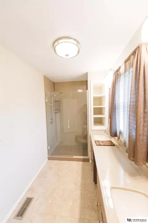 2001 S 4th Ave, Beatrice, NE 68310 photo 8