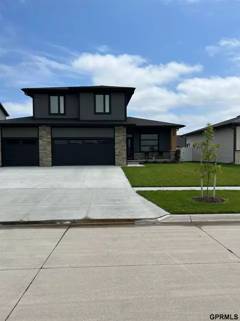 6420 Verano Dr, Lincoln, NE 68523