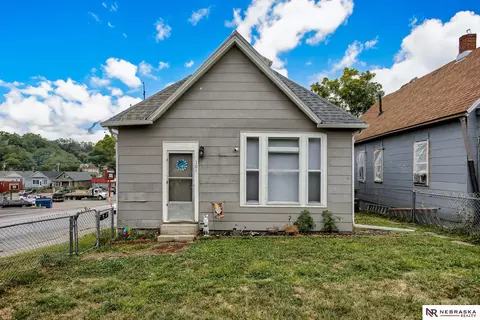 101 Stanford Cir, Omaha, NE 68108