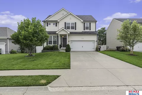 8720 S 67th St, Papillion, NE 68133