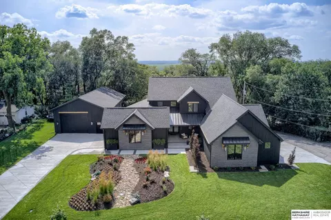 2100 Skyline Dr, Elkhorn, NE 68022