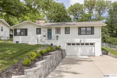 7072 Izard St, Omaha, NE 68132