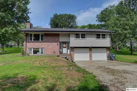 114 S Vermont St, Bennington, NE 68007