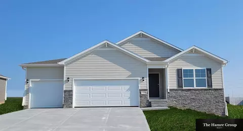 11460 Sunburst Dr, Papillion, NE 68046