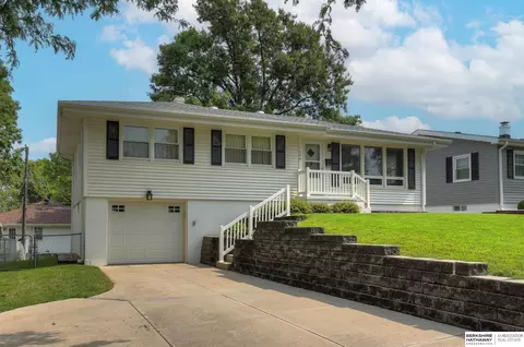 7506 Spring St, Omaha, NE 68124