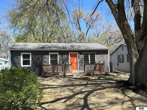 1314 Jaynes St, Omaha, NE 68110