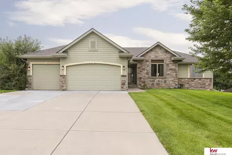 5351 N 152 St, Omaha, NE 68116