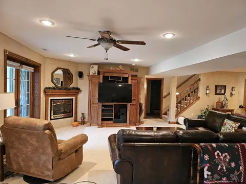 606 Springview Cir, Beatrice, NE 68310 photo 32