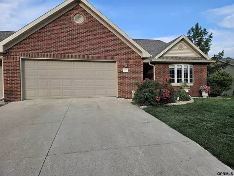 606 Springview Cir, Beatrice, NE 68310