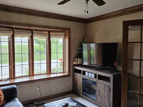 606 Springview Cir, Beatrice, NE 68310 photo 17