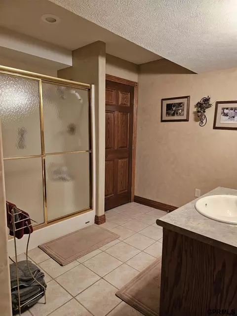 606 Springview Cir, Beatrice, NE 68310 photo 39