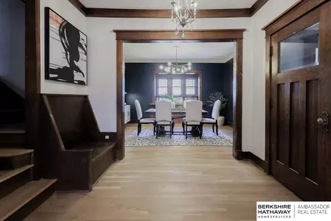 904 N 49th St, Omaha, NE 68132