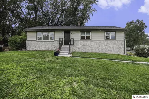 2812 Bridgeford Rd, Omaha, NE 68124