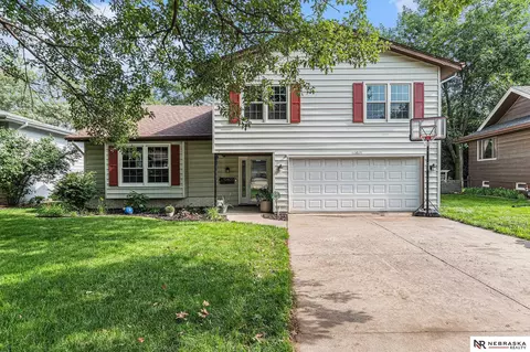 10605 N St, Omaha, NE 68127