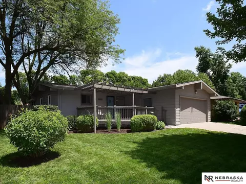 8770 Larimore Ave, Omaha, NE 68134