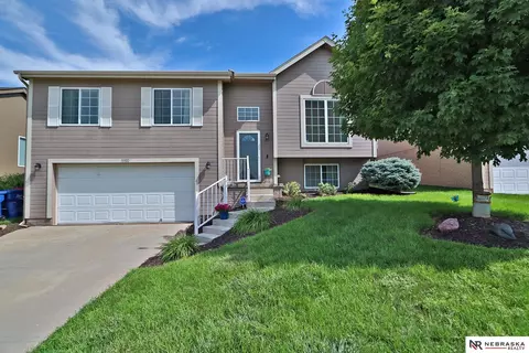 16902 Camden Ave, Omaha, NE 68116