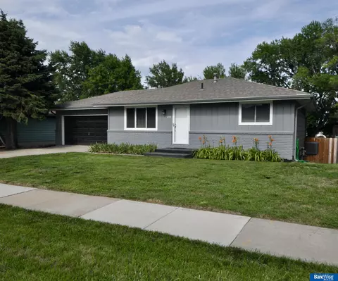 2110 SW 18th St, Lincoln, NE 68522