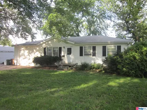 1211 Kay Lynn Dr, Bellevue, NE 68005
