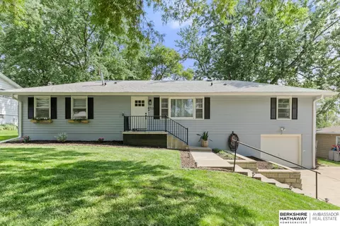 8713 Evans St, Omaha, NE 68134