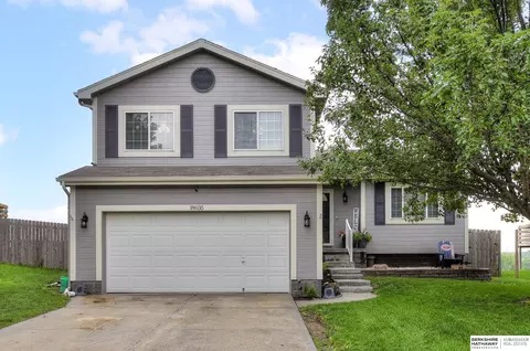18035 Margo St, Omaha, NE 68136