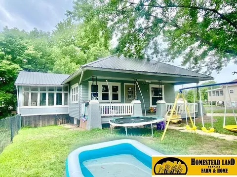 1129 A St, Fairbury, NE 68352