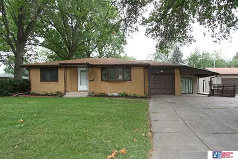 945 N 42nd St, Lincoln, NE 68503