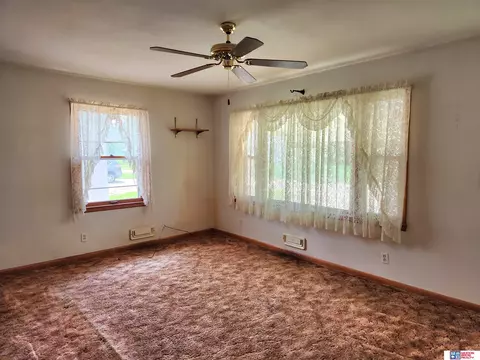 236 Cummins St, Beatrice, NE 68310 photo 3