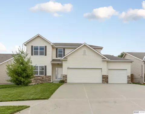 4507 Hansen Ave, Papillion, NE 68133