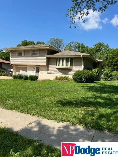 1622 Maenner Dr, Omaha, NE 68114