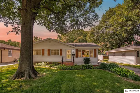 7421 Valley St, Omaha, NE 68124