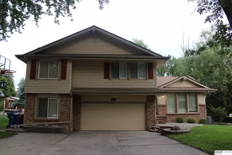 1113 Michelle Pkwy, Papillion, NE 68046