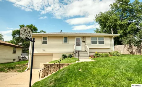 12210 T St, Omaha, NE 68137