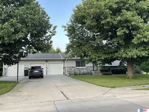 729 S Kingsley Ave, York, NE 68467