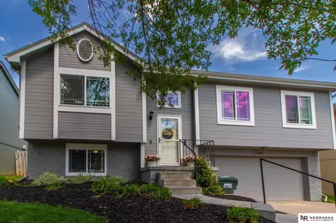 17016 Boyd St, Omaha, NE 68116
