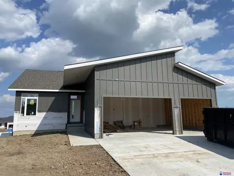 5910 SW Sierra Madre Dr, Lincoln, NE 68523