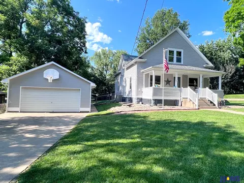 217 E Seward St, Seward, NE 68434