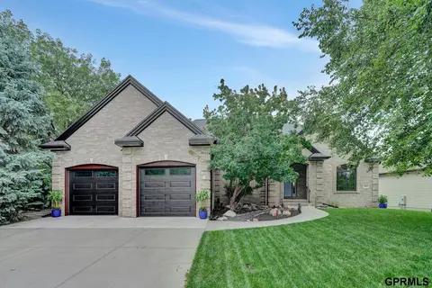 9411 Hollow Tree Dr, Lincoln, NE 68512
