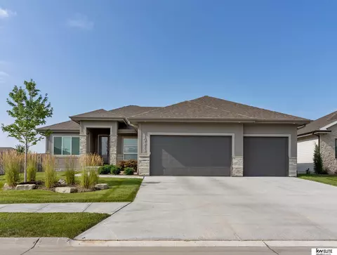 18315 Taylor St, Elkhorn, NE 68022