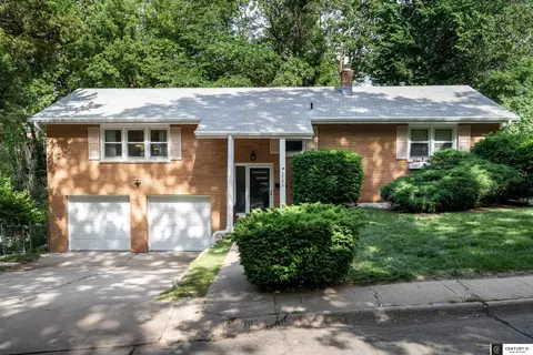 1703 Washington St, Bellevue, NE 68005
