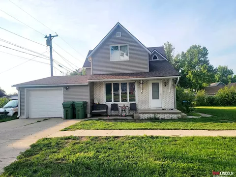 207 E Forrest St, Sutton, NE 68979