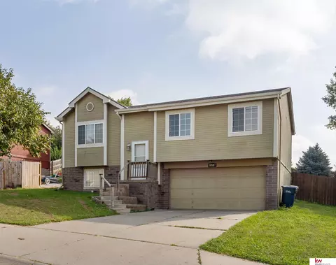 10907 S 17 St, Bellevue, NE 68123