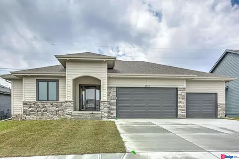 4522 N 186 St, Elkhorn, NE 68022
